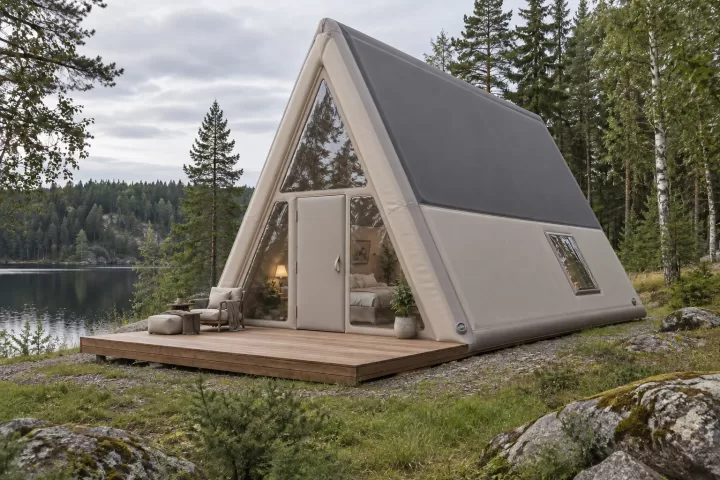Иллюстрация: Надувной домик A-frame для глэмпинга 16 м². Конфигурация и комплектация по согласованному проекту.