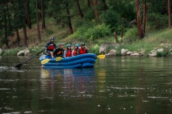 Рафт с надувной трубкой-стабилизатором: прохождение бурного порога