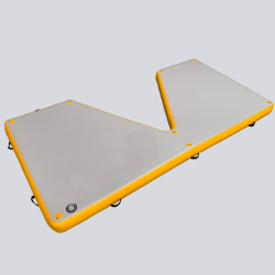 Платформа AirDECK у лодки: дети и взрослые заходят на борт без грязи