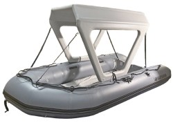 Надувной тент для лодки ПВХ, установленный на воде