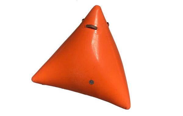Надувной Буй из ПВХ треугольный 150см