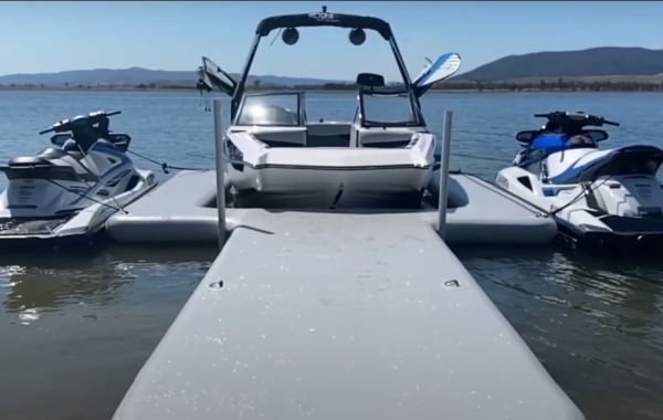 U Понтон для катера 8,5 м wake