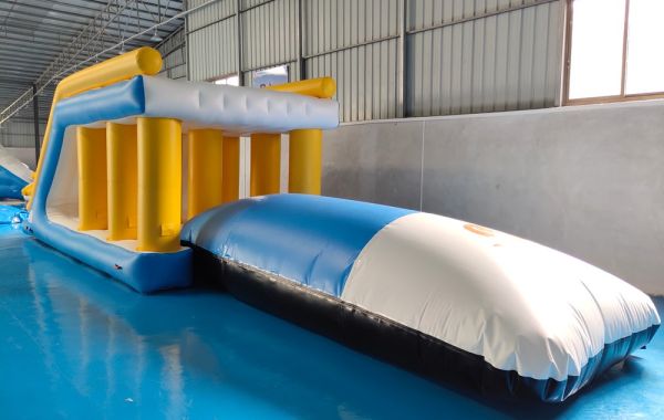 Прыгающая подушка Блоб