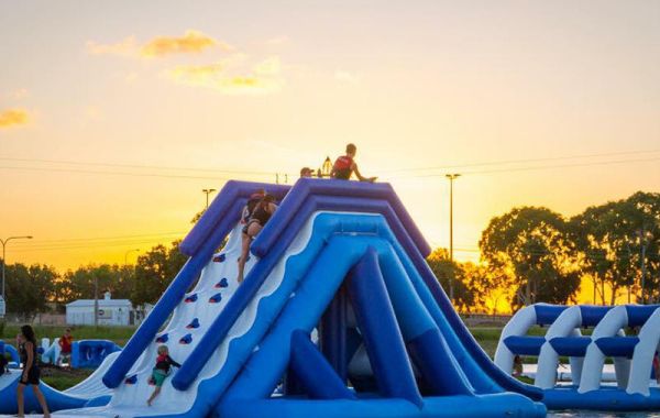 Надувная горка для воды
