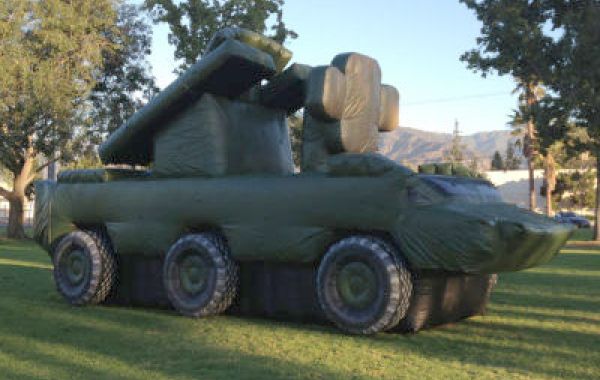 Надувной автомобиль 9К33 Оса