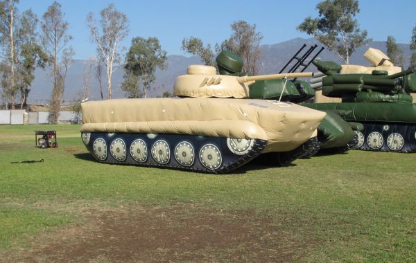 Надувной танк БМП-2