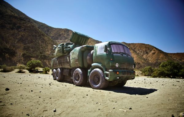 Надувной автомобиль "Панцирь-С1"