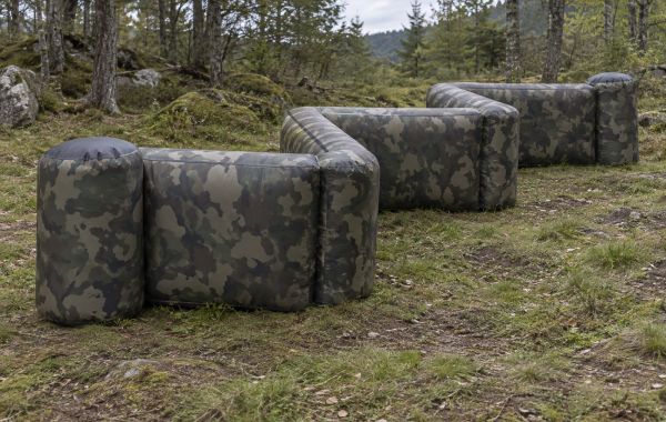Зигзагообразный надувной коридор