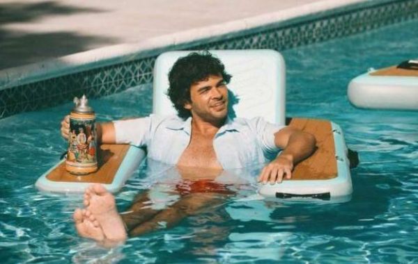 Надувное кресло для отдыха на воде